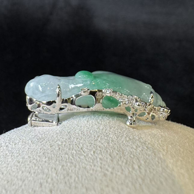 18K金翡翠年年有魚別針 DB3