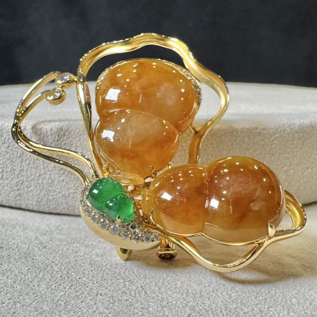 18K紅翡葫蘆蝴蝶造型別針 DB3