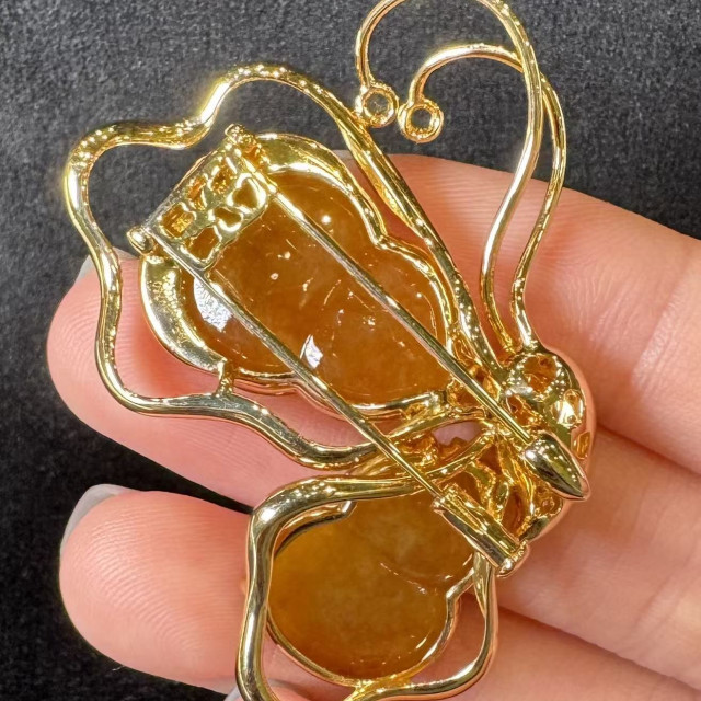 18K紅翡葫蘆蝴蝶造型別針 DB3