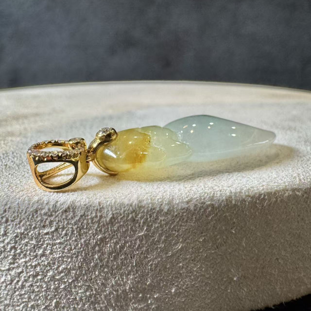 18K真鑽冰黃翡有鉗吊墜DB3