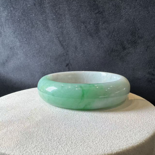 大輪胎白底青翡翠手鐲 DB4