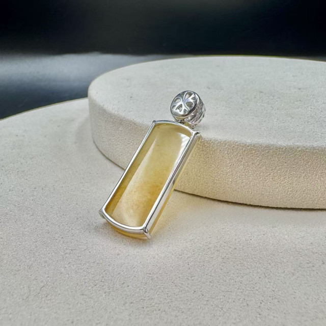 冰種黃翡18k金真鑽無事牌吊墜DB5