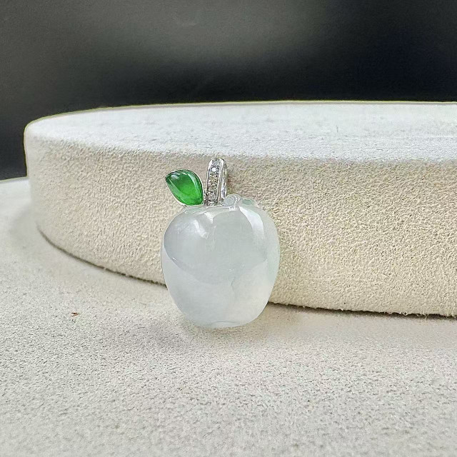 18K金真鑽冰種白翡蘋果吊墜DB5