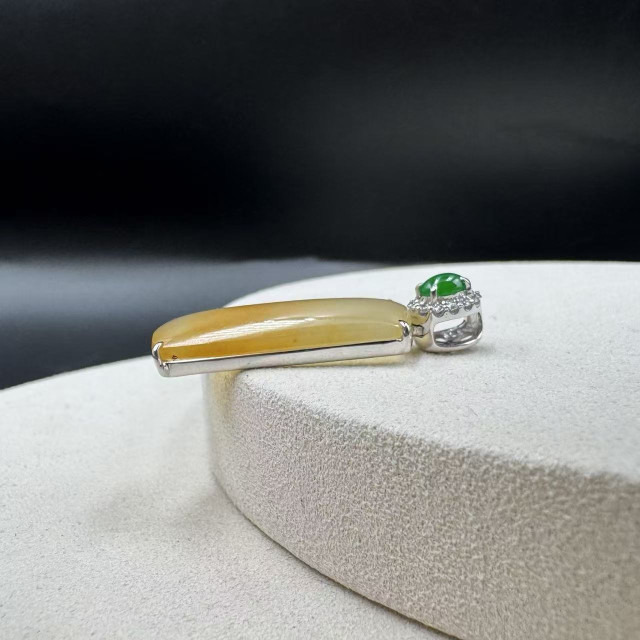 冰種黃翡18k金真鑽無事牌吊墜DB5