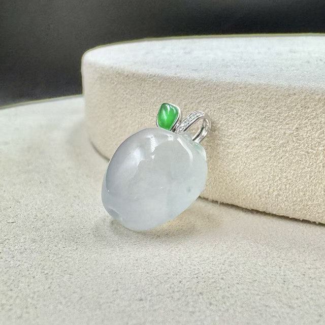 18K金真鑽冰種白翡蘋果吊墜DB5