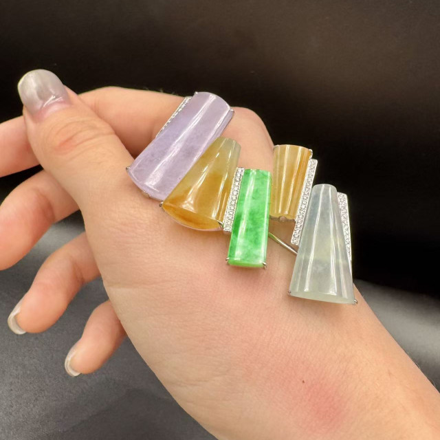 隨心所欲18K金真鑽幾何翡翠胸針DB5