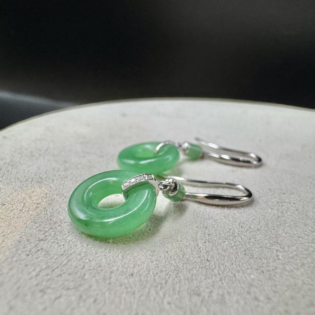 18K金真鑽陽綠翡翠平安扣耳環DB5