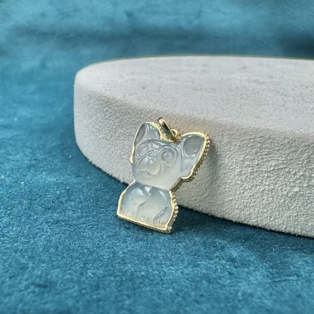 18K金滾珠邊框玻璃種法鬥犬吊墜DB6