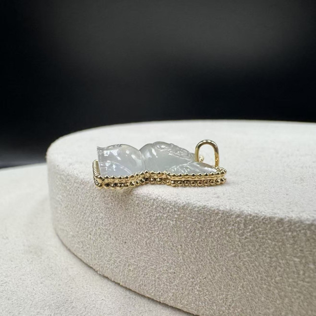 18K金滾珠邊框玻璃種法鬥犬吊墜DB6