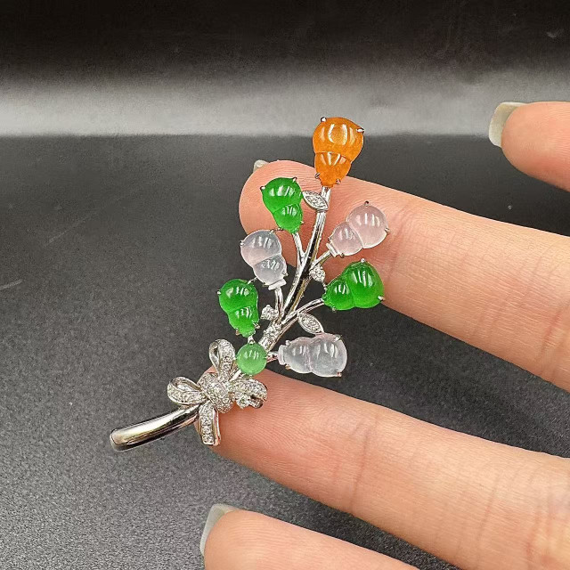 18K真鑽冰種葫蘆造型胸針DB6