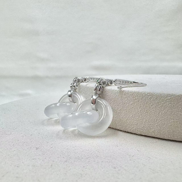 18K金真鑽冰玻種環環相扣造型耳環DB6