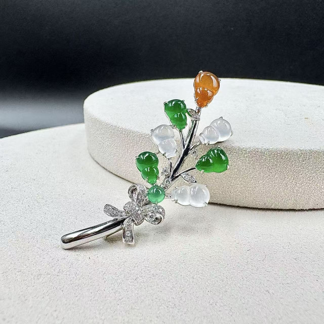 18K真鑽冰種葫蘆造型胸針DB6