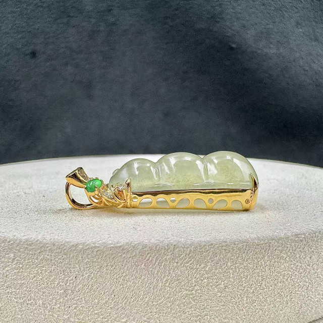 18K金真鑽豆莢翡翠吊墜DB6