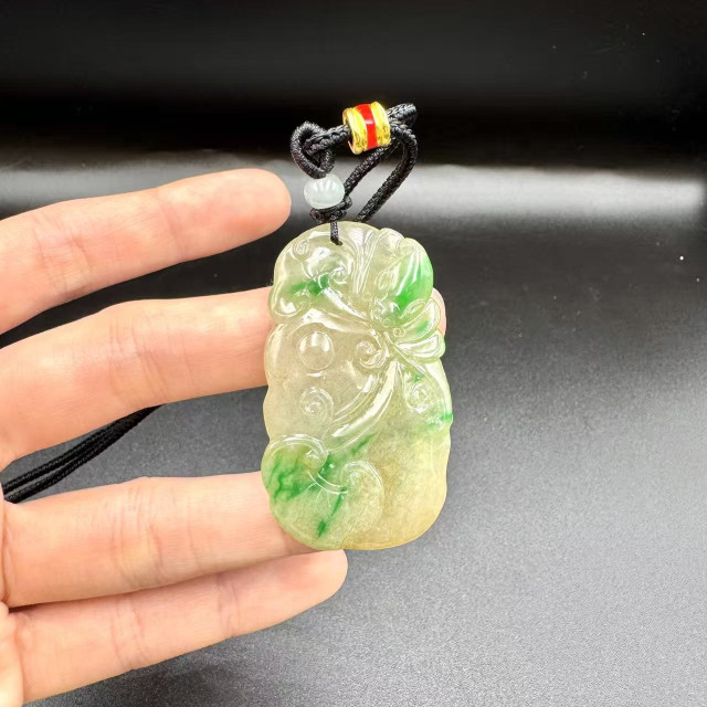 冰糯種如意造型吊墜DB7