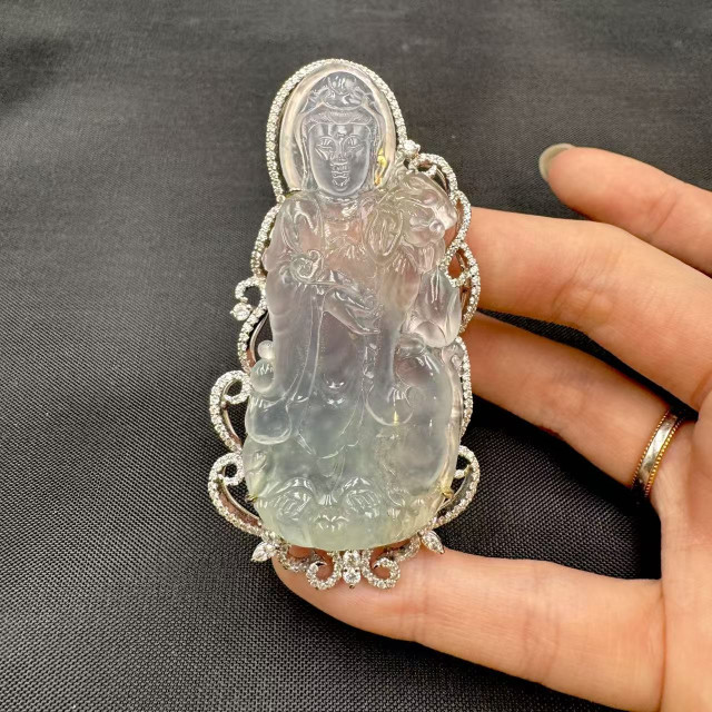 18K金真鑽玻璃種白翡翠觀音墜飾M1