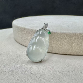 18K金真鑽冰玻種豆莢吊墜FUB1