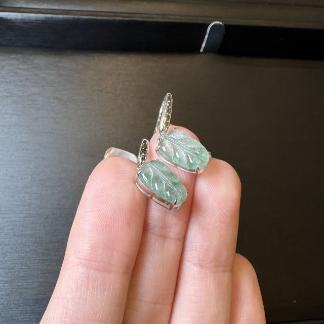 18K金冰種翡翠葉子造型耳環 DB