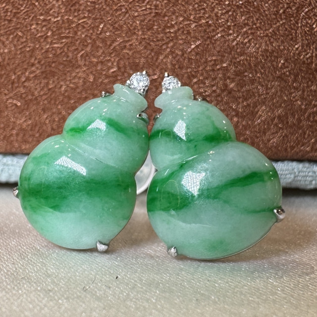 18K金翠綠翡翠葫蘆造型耳環 DB