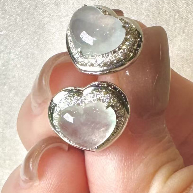 18K真鑽白冰心型耳環 DB2