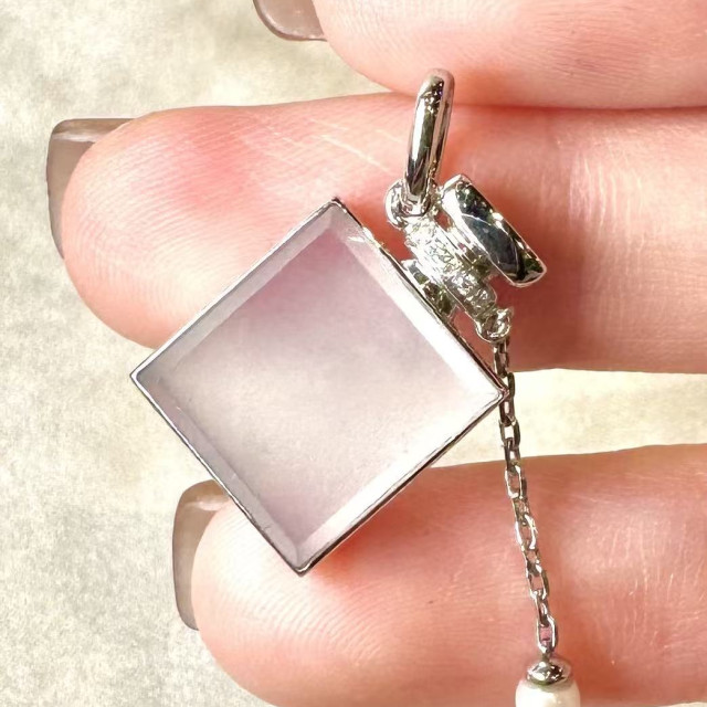 18K真鑽白翡香水瓶造型墜飾 DB2