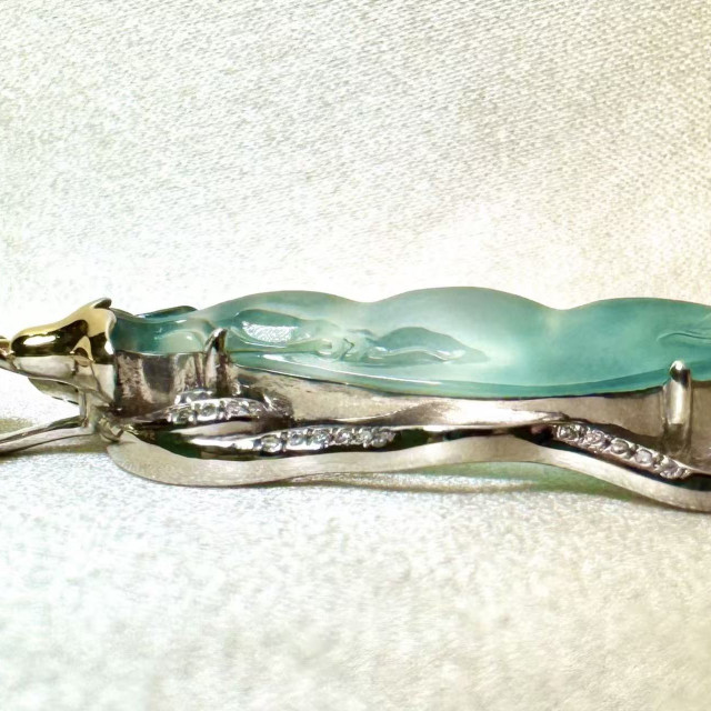  18K真鑽玻璃種福豆墜飾 DB2