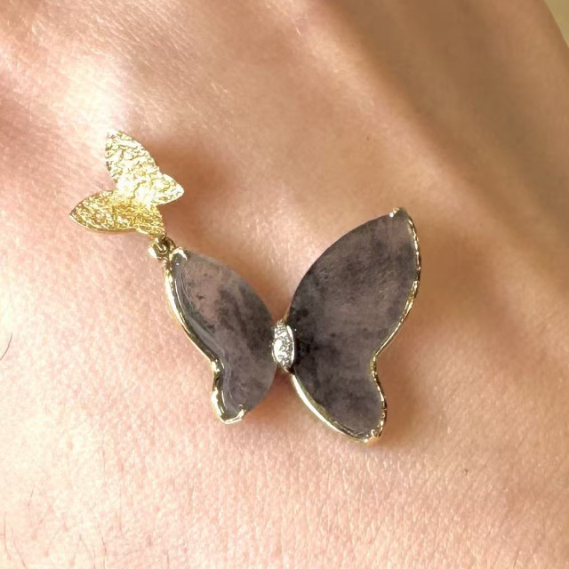 18K金烏雞種翡翠蝴蝶墜飾 DB2