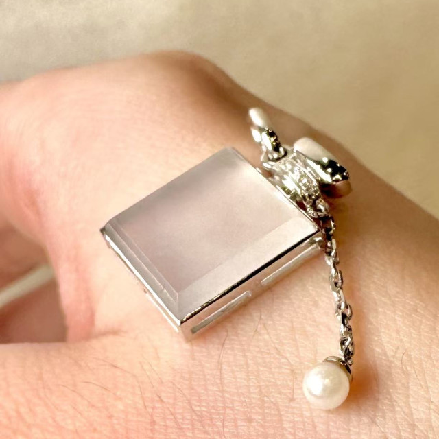 18K真鑽白翡香水瓶造型墜飾 DB2