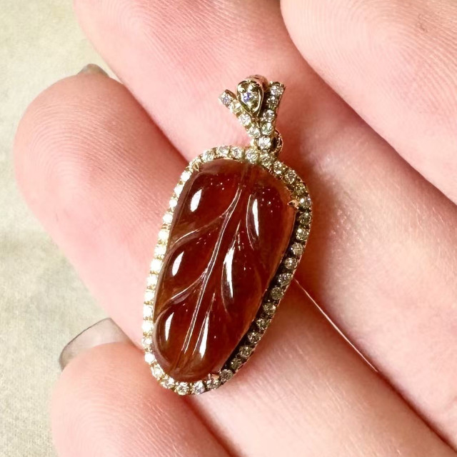 18K真鑽紅翡葉子墜飾 DB2