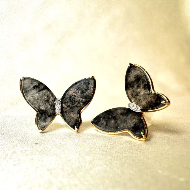 18K烏鷄種翡翠蝴蝶造型耳環 DB2