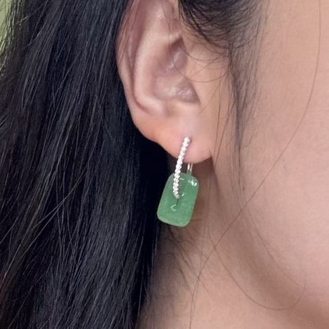 18K金真鑽冰糯種翠綠方糖耳環AP1