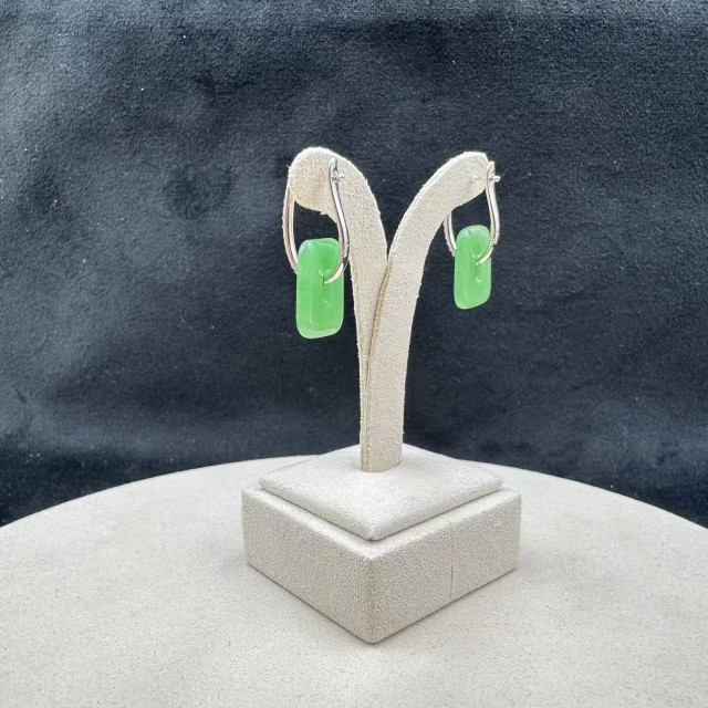 18K金真鑽冰糯種翠綠方糖耳環AP1