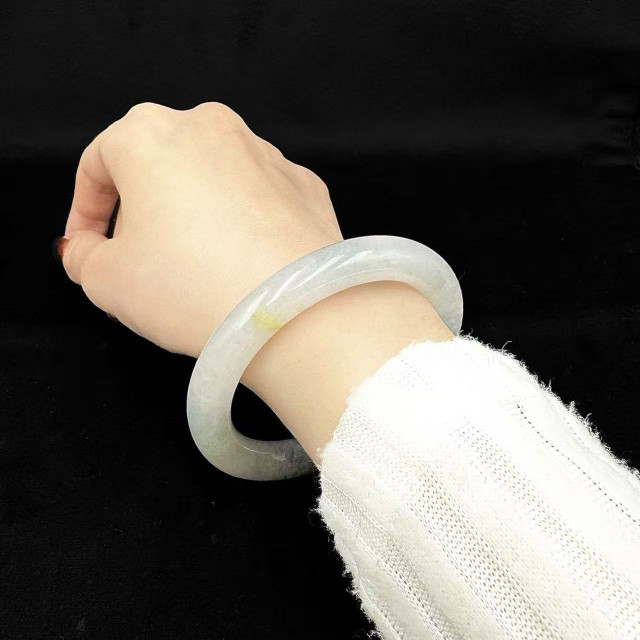 冰糯種飄黃翡圓骨手鐲M3