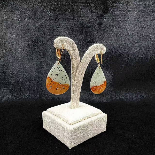 18K金紅翡鏤雕花耳環M3