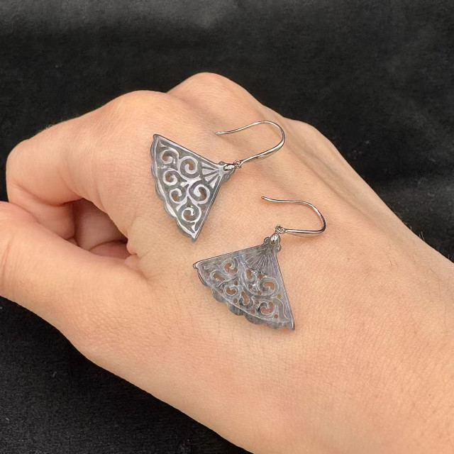 18K冰糯種烏雞鏤雕花耳環M3