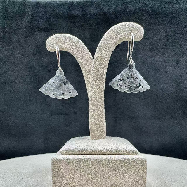 18K冰糯種烏雞鏤雕花耳環M3