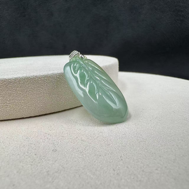 18K金真鑽冰種綠葉子吊墜M3