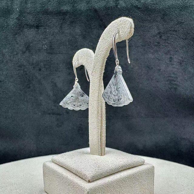 18K冰糯種烏雞鏤雕花耳環M3