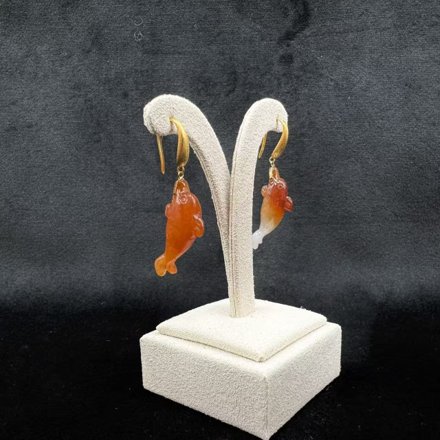 18K金冰糯種紅翡海豚耳環M3