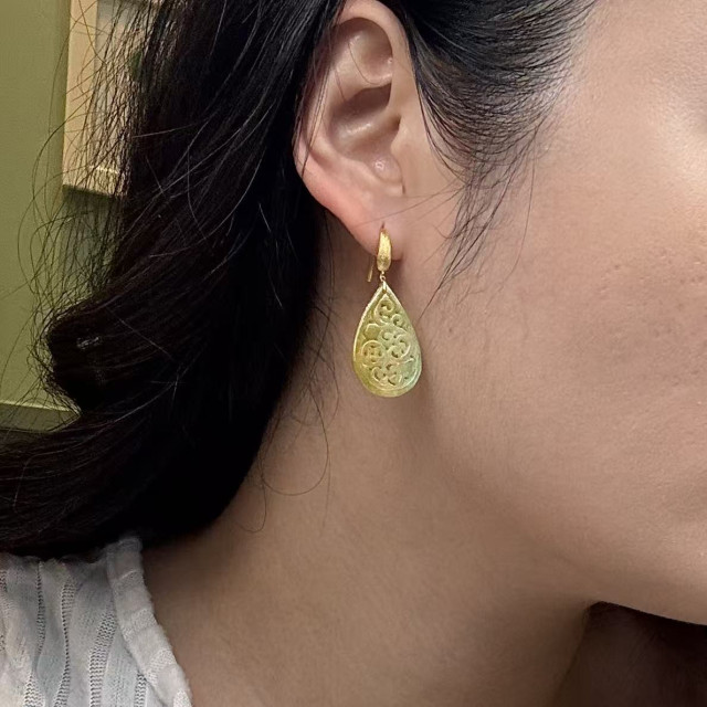 18K金三彩鏤雕花耳環M3