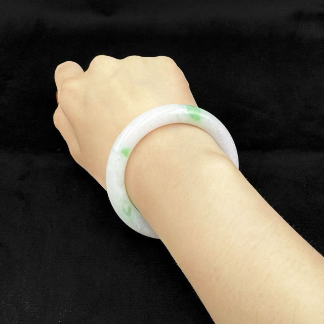 冰糯種帶翠綠圓骨鐲M4