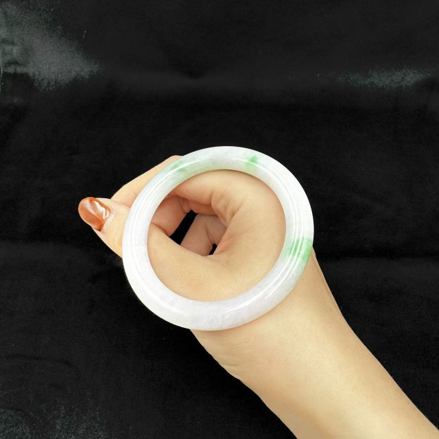 冰糯種帶翠綠圓骨鐲M4