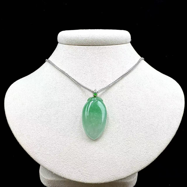 18K真鑽冰糯種綠壽桃墜飾M1