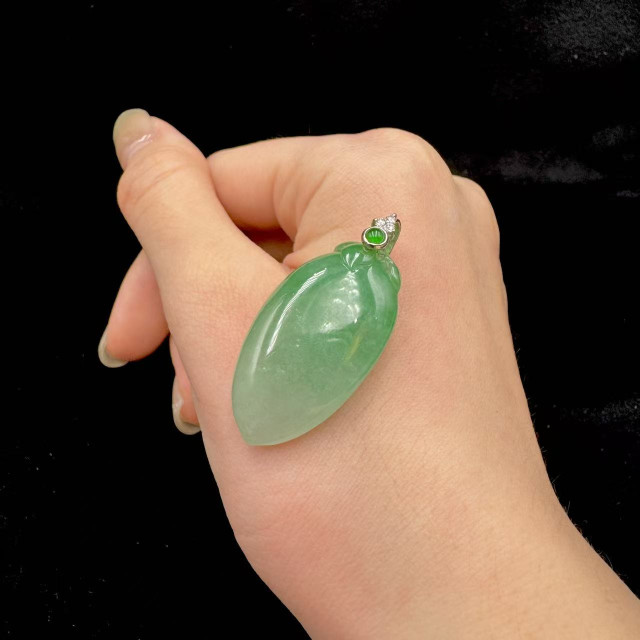 18K真鑽冰糯種綠壽桃墜飾M1