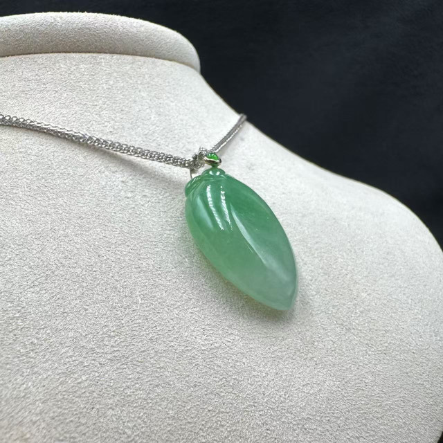 18K真鑽冰糯種綠壽桃墜飾M1