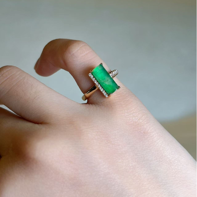 18K真鑽玻璃種翡翠尾戒