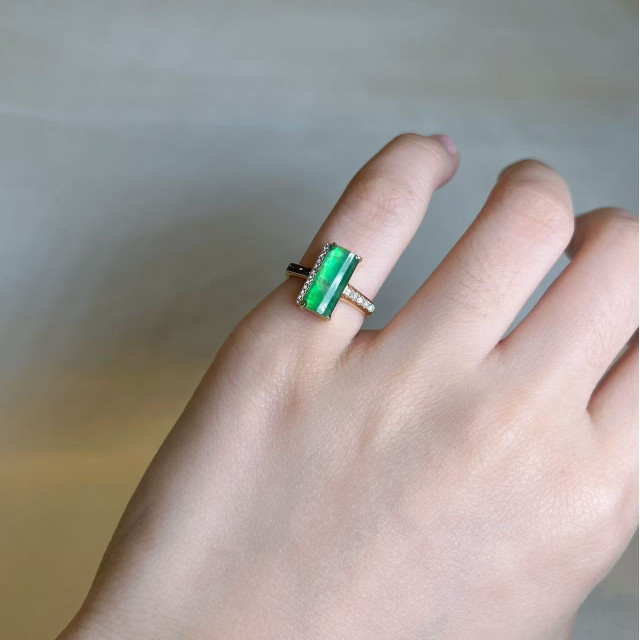 18K真鑽玻璃種翡翠尾戒