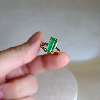 18K真鑽玻璃種翡翠尾戒