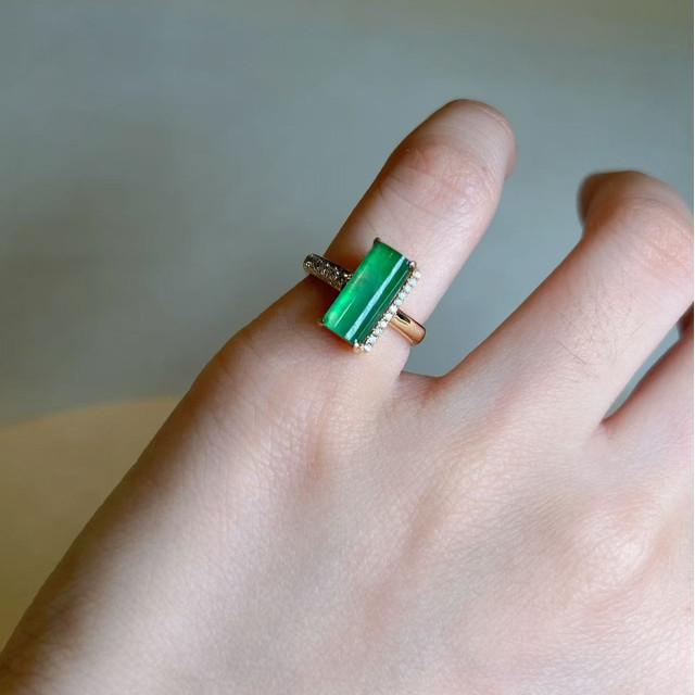 18K真鑽玻璃種翡翠尾戒