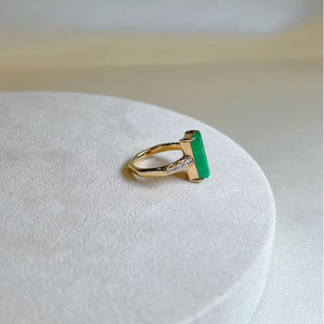 18K真鑽玻璃種翡翠尾戒