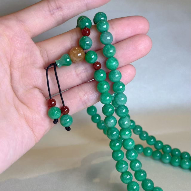 滿綠天然翡翠綠圓珠項鍊